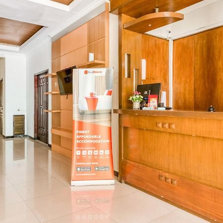 Отель Reddoorz Syariah @ Jalan Simpang Gajayana Маланг Экстерьер фото